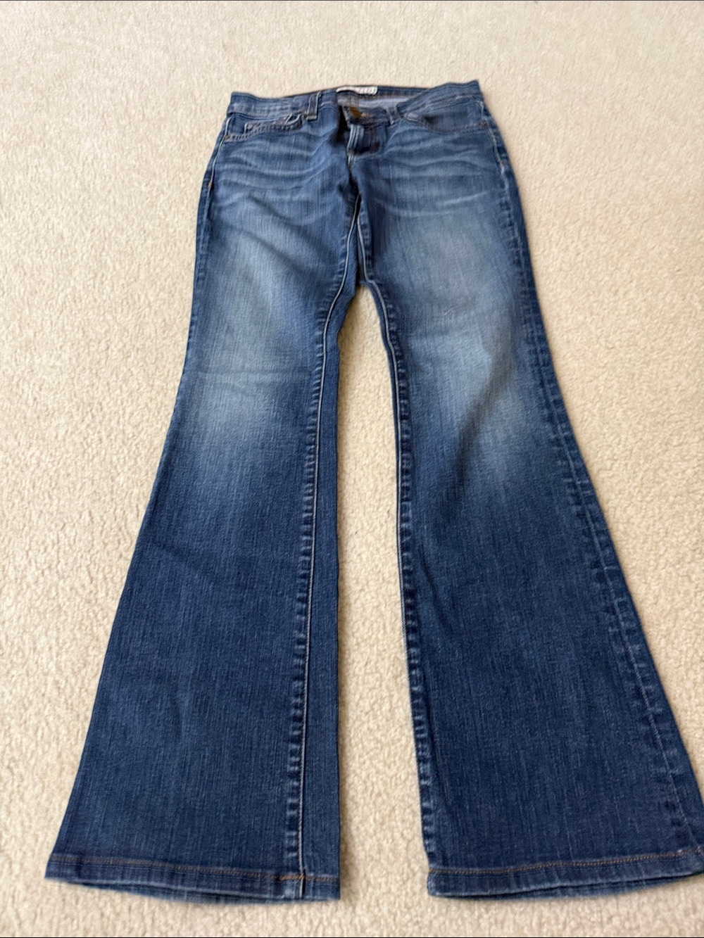 Women’s Flared Jeans in Dark Blue
